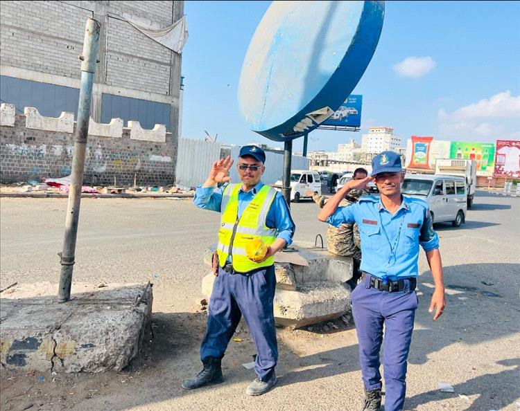 عودة رجال المرور للعمل في عدن بعد توقف مؤقت أعقب حادثة الاعتداء على مدير شرطة السير