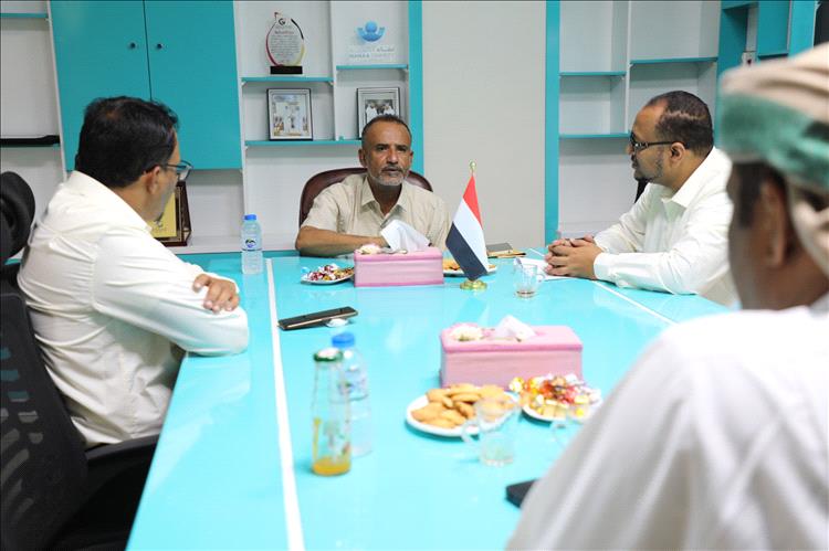 مدير عام بروم ميفع يناقش مع الوصول الإنساني آلية تنفيذ مشروع المركز الصحي بميفع "السفال" .