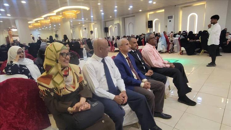 بمناسبة عيد العمال.. تكريم الموظفين المتقاعدين بهيئة مستشفى الجمهورية التعليمي في عدن بحضور الوكيل الشبحي