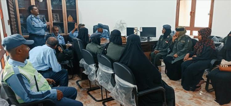 شرطة سير عدن تنظم ورشة تعريفية لقواعد المرور لعدد من أفراد الشرطة النسائية