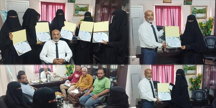 بمناسبة اليوم العالمي للعمال ..حماية البيئة لحج تكرم عدد من العاملات بالفرع