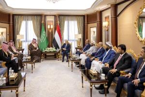 دعوة عاجلة من الشرعية لاجتماع بالرياض وسط تصاعد القلق الإقليمي من حرب برية وشيكة في اليمن