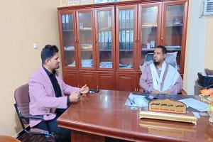 اليوسفي وباعزب يناقشان تعزيز العمل الإعلامي في مديرية خنفر