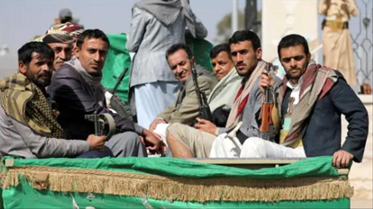 مسلحون يعتدون على منازل  في  حجة تحت حماية قيادي حوثي