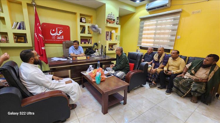 فتحي بن لزرق يعلن خفض أسعار الروتي والخبز في عدن ابتداءً من عصر اليوم السبت