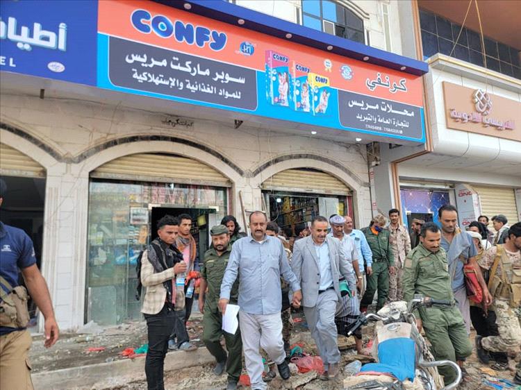 مدير عام قعطبة بكر الشاعري ومعه مدير الصناعة بالمديرية الأستاذ عمر عياش ينفذان حملة لتحديد أسعار المواد الغذائية والاستهلاكية في قعطبة ومريس