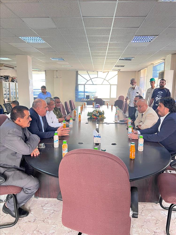 وزير الكهرباء يلتقي السفير الصيني في اليمن ويناقش معه مجالات الدعم المطلوبة لقطاع الكهرباء