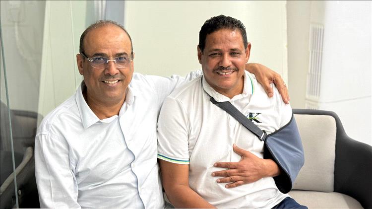 الرمز الوطني احمد الميسري يطمئن على صحة النجم الكروي عمر البارك