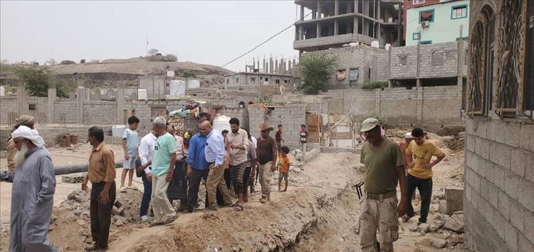 مدير عام التواهي يتفقد مشروع الصرف الصحي الجديد في الحي السياسي
