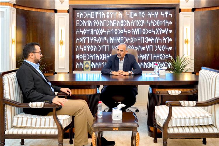 الزُبيدي يطّلع على جهود الهيئة العامة للأراضي ويشدد على إنجاز الإصلاحات الإدارية والقانونية والفنية