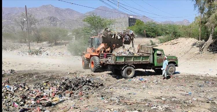 صندوق النظافة بمودية يواصل جهوده في نقل المخلفات المتكدسة الى خارج المدينة