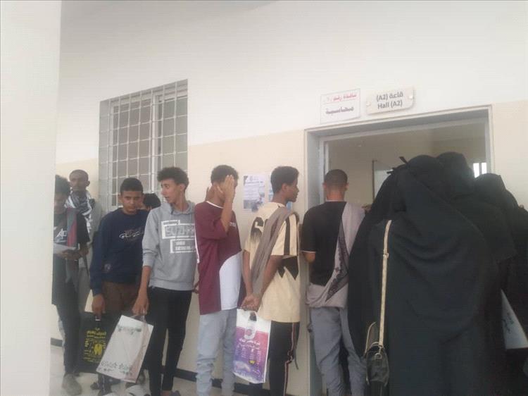 تواصل إجراءات تسجيل الطلاب المستجدين في كليات جامعة أبين