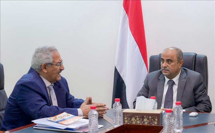 رئيس الوزراء يطلع على إجراءات تخفيض أسعار الأدوية ويوجه بتعزيز الرقابة لتخفيف الأعباء عن كاهل المواطنين