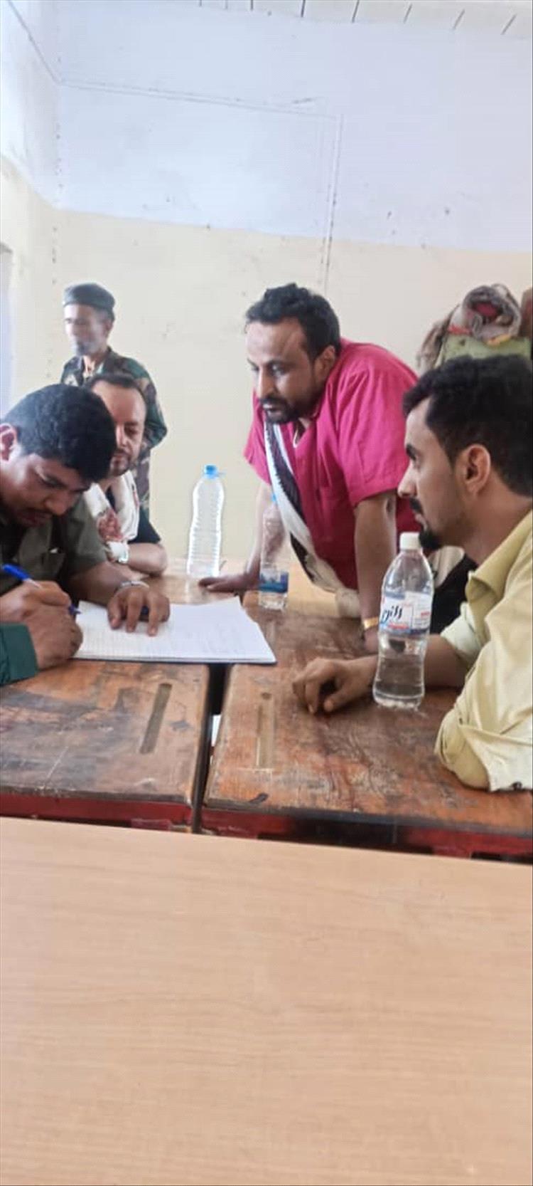 أمن لودر يُلزم التجار بالالتزام بالتسعيرة الرسمية للمواد الغذائية