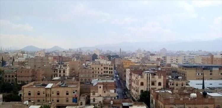الحوثيون يُضيّقون الخناق على تجار الكهرباء في صنعاء: ابتزاز ممنهج وتحكّم بالسوق