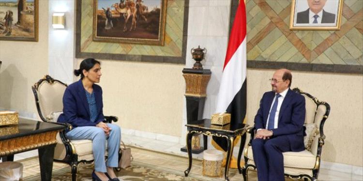 وزير الخارجية يبحث مع السفيرة البريطانية تعزيز الشراكة بما يخدم الأمن والاستقرار في اليمن