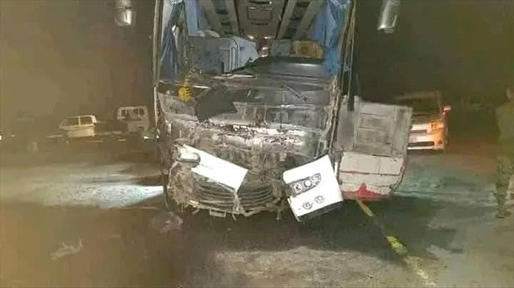مصرع 3 جنود وإصابة آخرين في حادث مروري مروع بأبين
