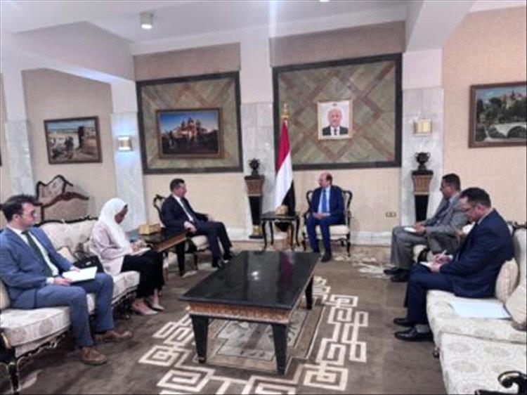 وزير الخارجية يبحث مع القائم بأعمال السفارة التركية سبل تعزيز العلاقات الثنائية