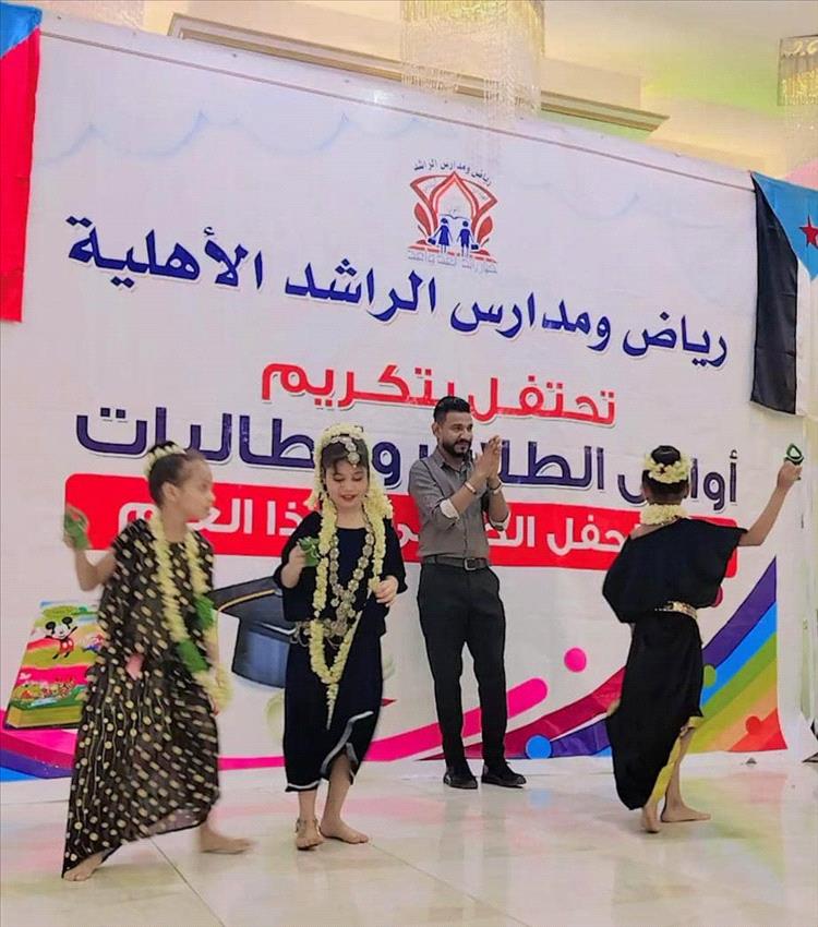 مدارس الراشد الأهلية تحتفل بتكريم أوائل الطلاب والطالبات في الحفل الختامي لهذا العام
