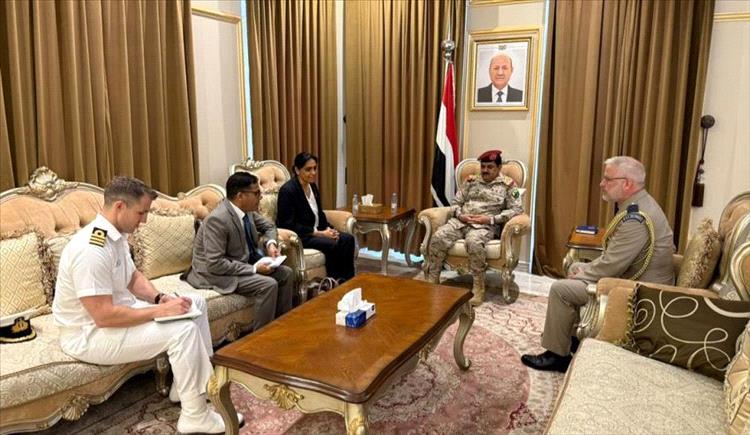 وزير الدفاع يبحث مع السفيرة البريطانية مستجدات الأوضاع الأمنية والعسكرية