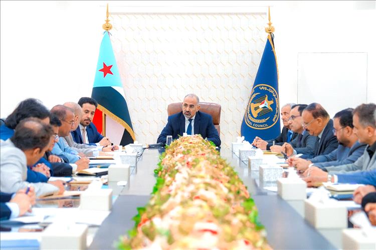 القيادة التنفيذية العليا تبحث ترتيبات مؤتمري المانحين والاقتصادي وتشيد بجهود ضبط الأسعار