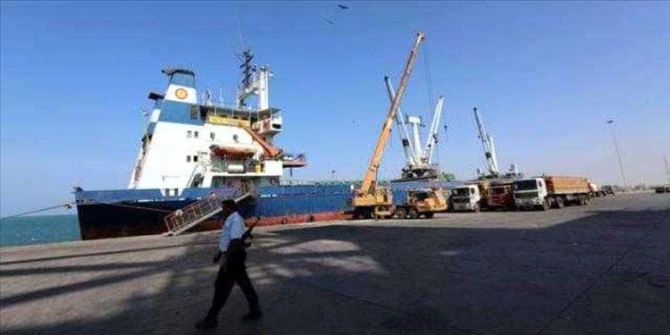 رصد عمليات تفريغ مشبوهة للسفن في ميناء الحديدة