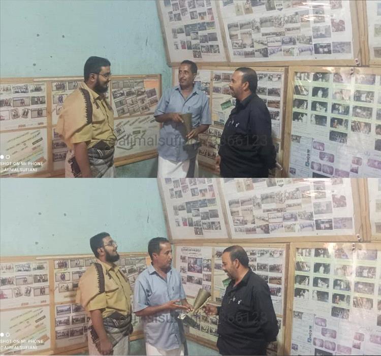 مدير مكتب الشباب والرياضة بمكيراس يزور معرض الصور ويشيد بإنجازات نادي شباب عريب