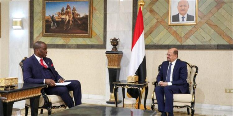 وزير الخارجية يبحث مع سفير جمهورية جنوب أفريقيا تعزيز التعاون التنموي والاقتصادي