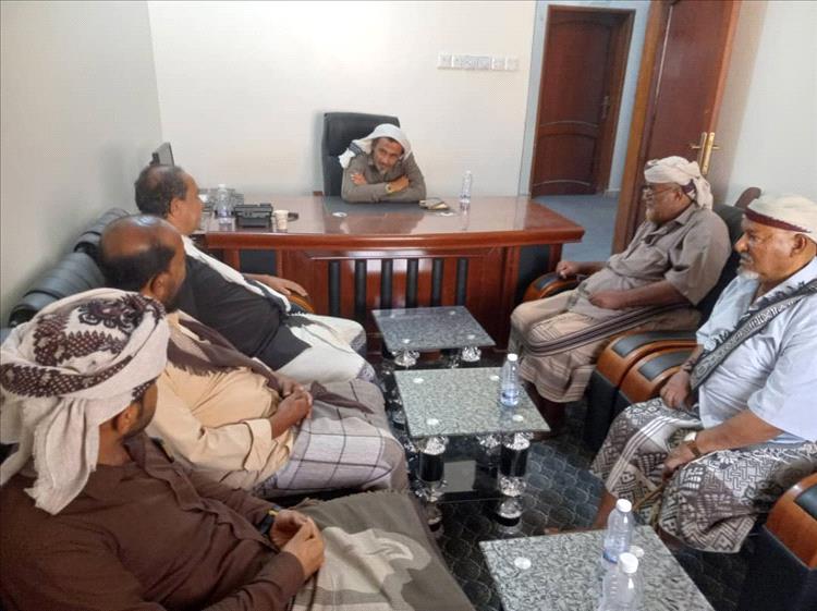 مدير عام أوقاف شبوة يلتقي أهالي حي (611) بعتق للحفاظ على دور العبادة والمرافق الدينية