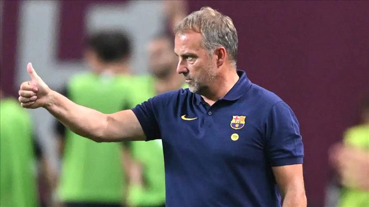 فليك يحسم موقف برشلونة من التعاقد مع مدافع جديد