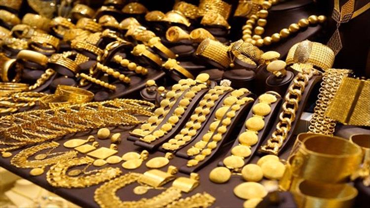 الذهب يتراجع مع انحسار التوترات وترقّب بيانات التضخم الأميركية الحاسمة