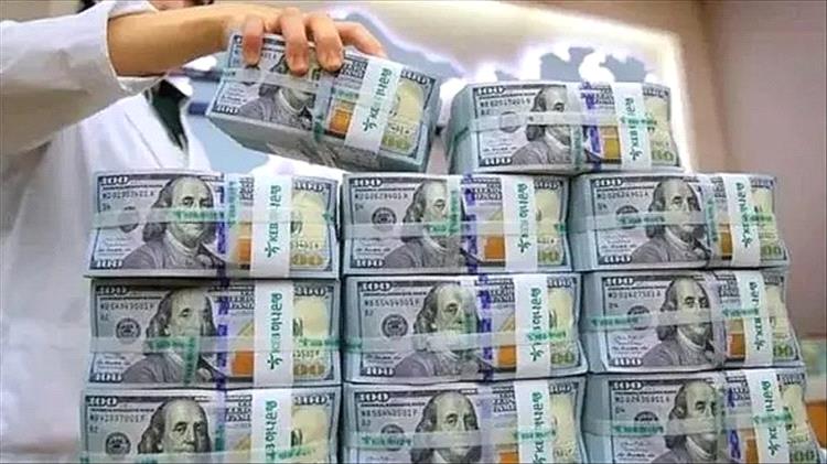 خبير اقتصادي: هناك منحة سعودية إماراتية مرتقبة لليمن بقيمة 900 مليون دولار
