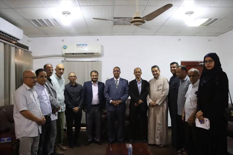 الوزير الزعوري يطّلع على انشطة نادي رجال المال والأعمال بالعاصمة عدن