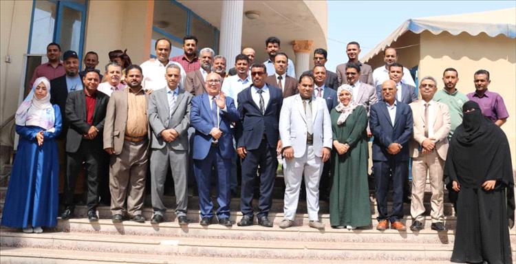 الوزير الأغبري  يدشن ورشة عمل "صناديق النظافة والتحسين نحو بيئة مستدامة ومجتمع صحي"