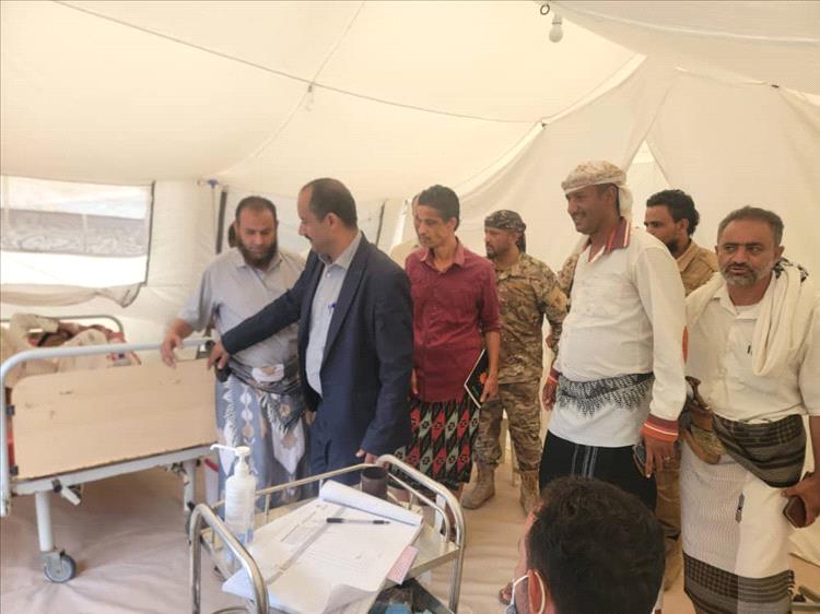 مدير عام مديرية قعطبة يزور المركز الصحي المدافن بمدينة قعطبة