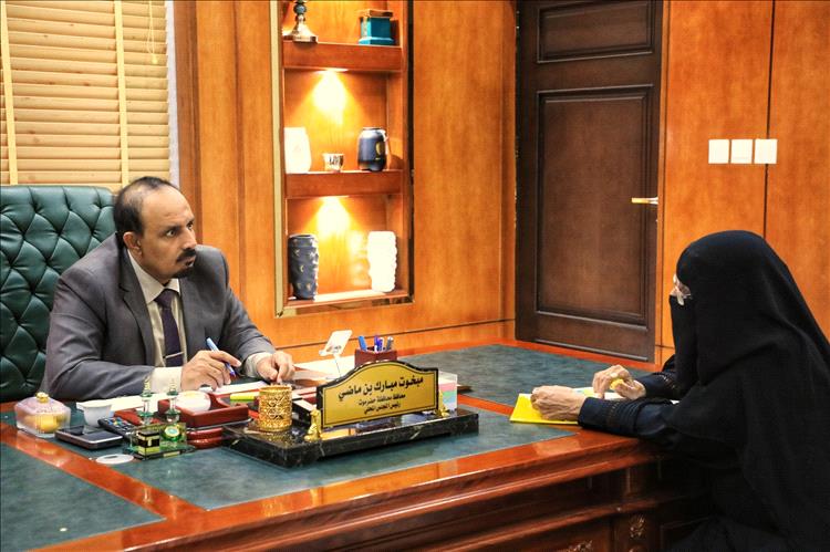 محافظ حضرموت يشدد على أهمية تمكين المرأة كشريك فاعل في مسيرة التنمية الشاملة