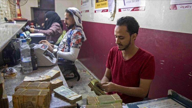 قلق في أسواق اليمن من تقلبات سعر الصرف