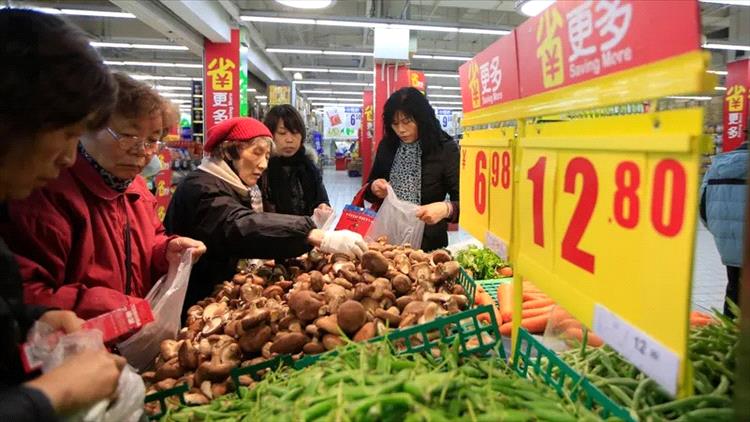 الصين تتعهد بمزيد من الدعم المالي للاستهلاك عبر خفض تكاليف الائتمان