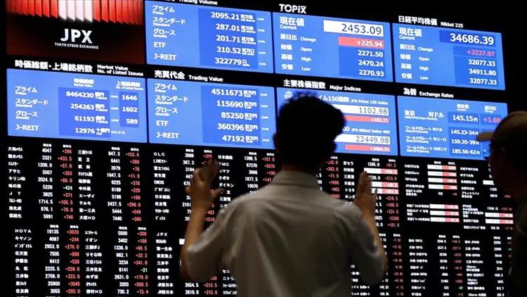 مؤشر "نيكاي" الياباني يتخطى 43000 نقطة للمرة الأولى على الإطلاق