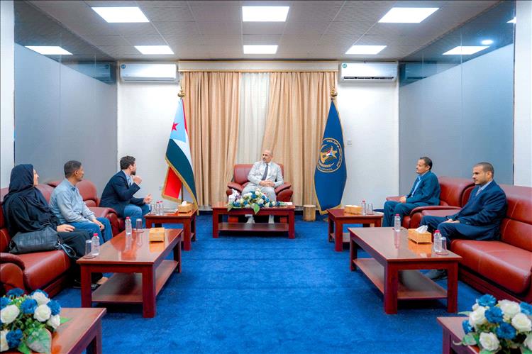 الزُبيدي يلتقي وفد منظمة أطباء بلا حدود البلجيكية ويشيد بدورها الإنساني والطبي