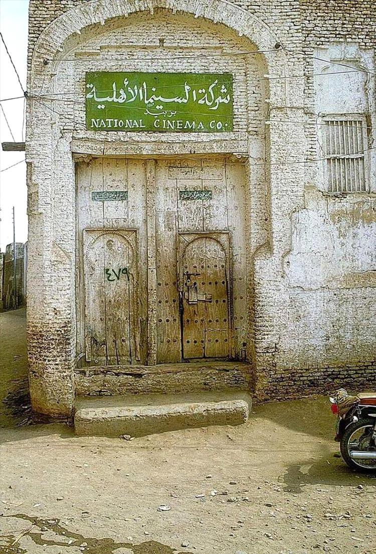 الحوثيون يدمّرون معالم ثقافية وتاريخية في الحديدة ويحوّلونها إلى محلات تجارية