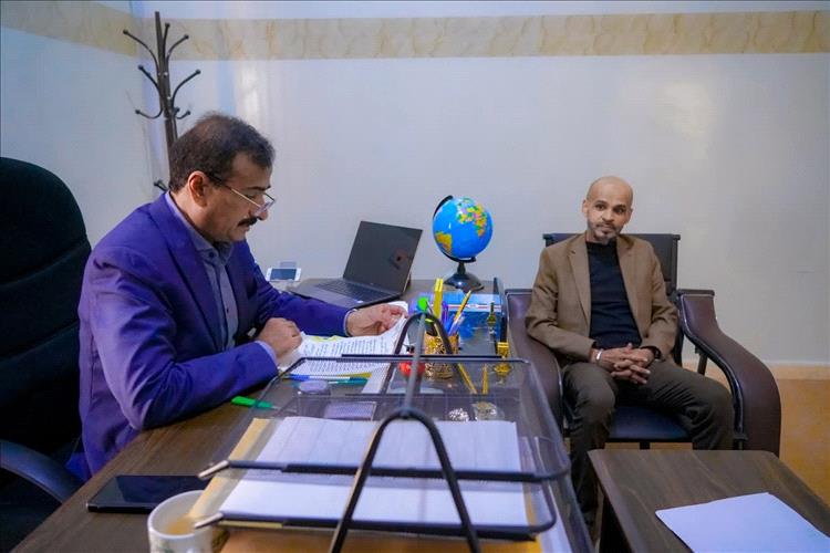 المحافظ بن الوزير يشيد بدور مكتب الخارجية في تسهيل الخدمات القنصلية للمواطنين