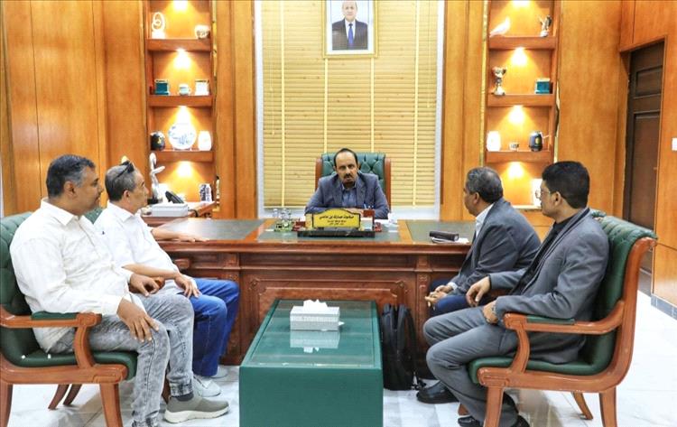 محافظ حضرموت يؤكد دعم "بترومسيلة" وحمايتها كركيزة وطنية