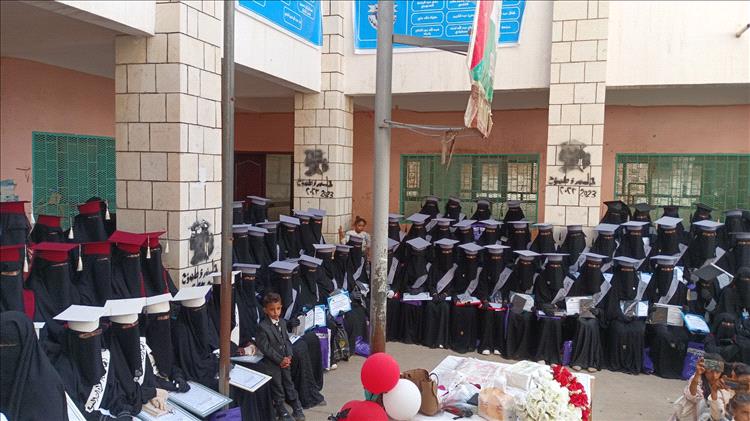 الضالع.. قعطبة تحتفي بعرس قرآني بهيج: مركز الخنساء يحتفل بتخرج 74 حافظة ومجازة