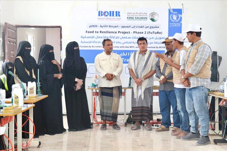 مدير عام مديرية قشن يدشن عدد من الدورات التدريبية