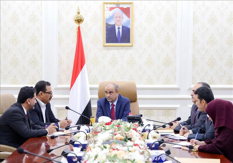 رئيس مجلس الوزراء يلزم شركة الغاز بتخفيض الأسعار بما يتوافق مع تحسن صرف العملة الوطنية