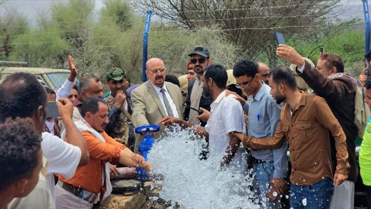 رئيس مجلس النواب يفتتح اربعة مشاريع مياه ويتفقد عدداً من المشاريع بمديرية المعافر