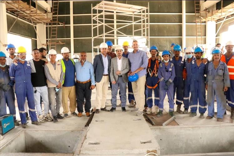نائب وزير المياه والبيئة يطلع على نشاط مؤسسة المياه بعدن ويتفقد عدداً  من مشاريع المياه والصرف الصحي