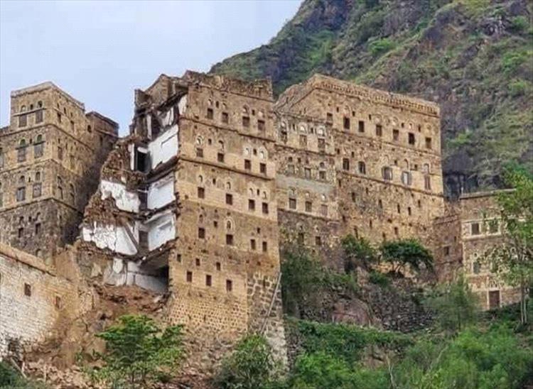انهيار مبنى تاريخي في "حراز" بسبب الأمطار الغزيرة