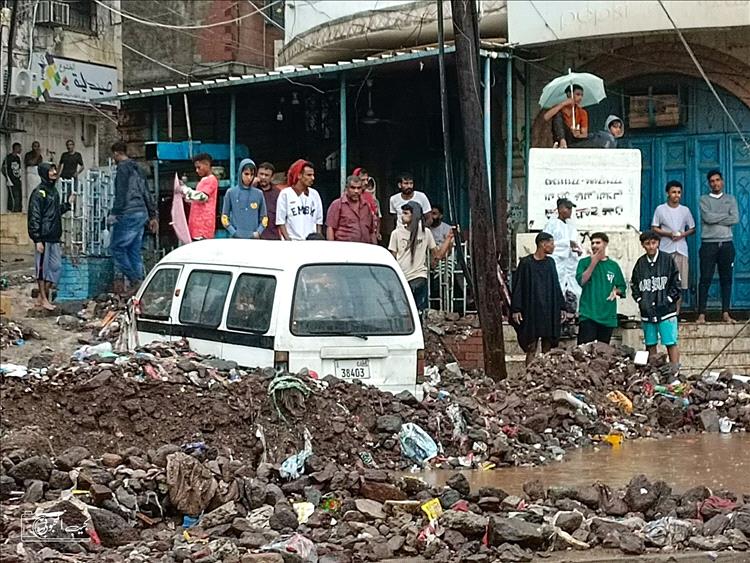 سيول الأمطار تخلف أضرارًا في المعلا(صور)